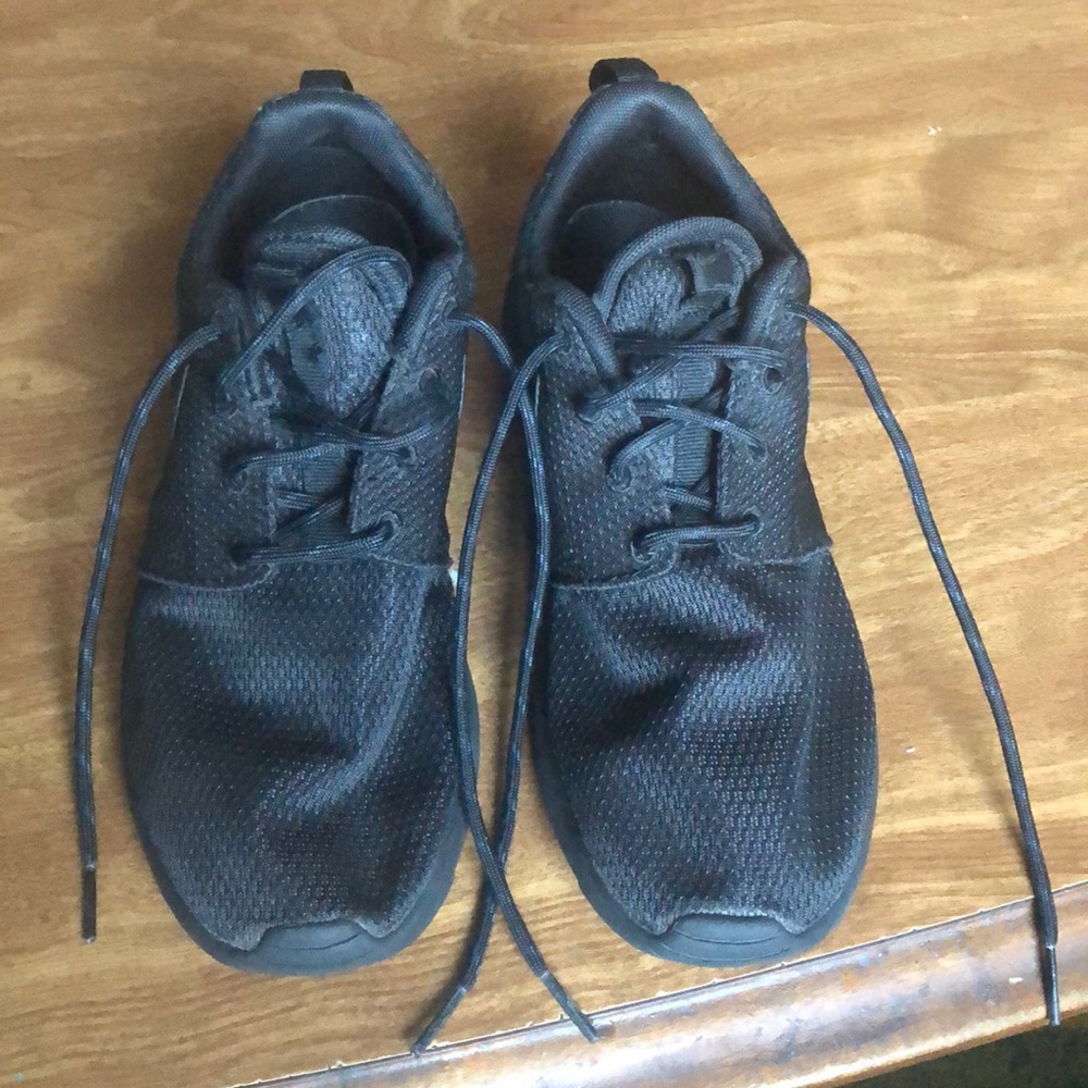 All Black Nike Roshe One